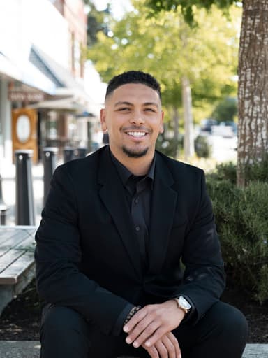 Isaac Ortiz headshot